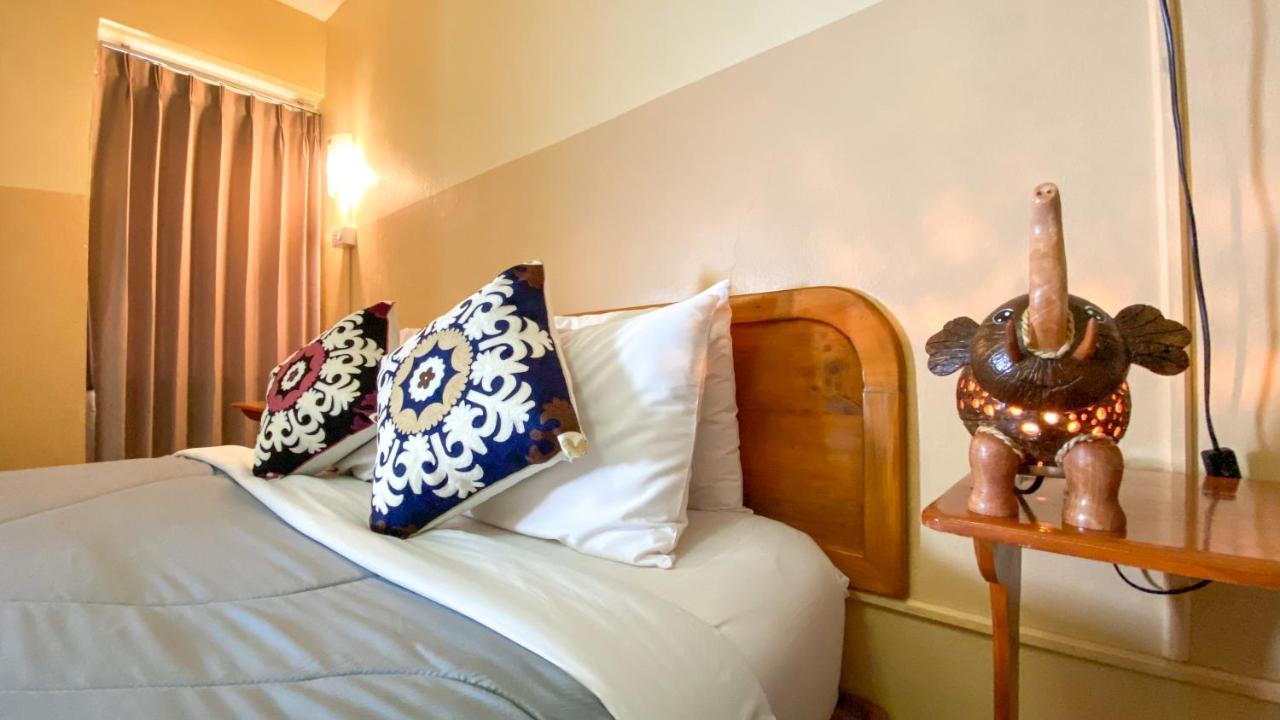Funky Monkey Cnx - Guesthouse Chiang Mai Extérieur photo