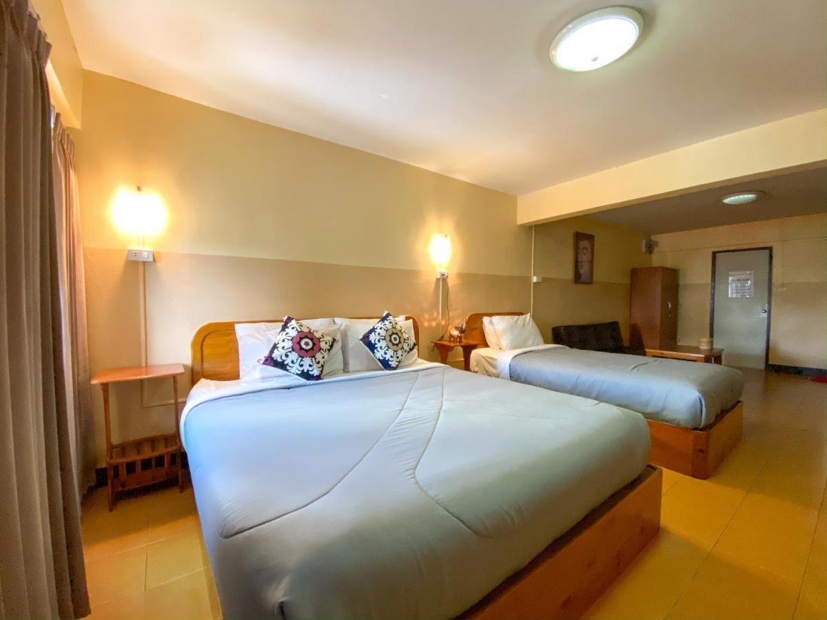 Funky Monkey Cnx - Guesthouse Chiang Mai Extérieur photo