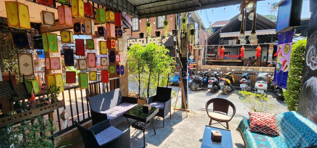 Funky Monkey Cnx - Guesthouse Chiang Mai Extérieur photo
